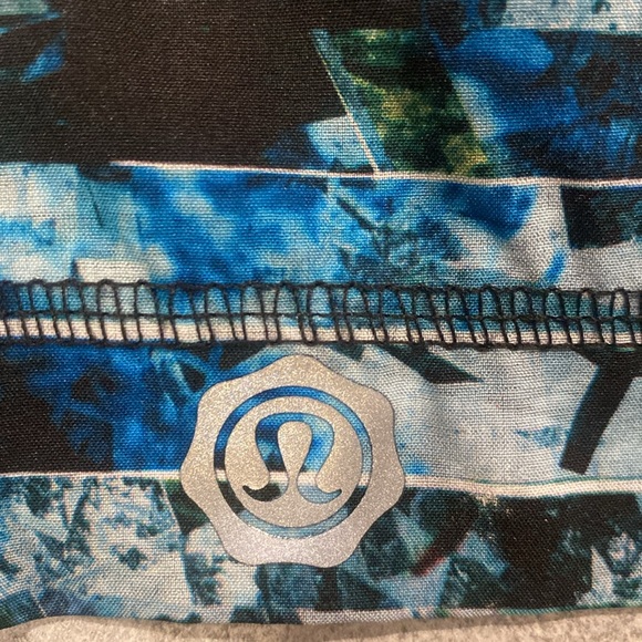 Lululemon blue seawheeze Pacebreaker
- 9” hemmed to 7”
- Linerless - Picture 3 of 4